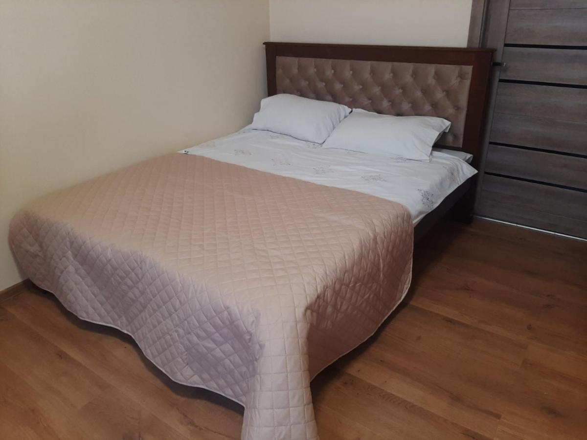 Marka Vovchka Apaartment Lviv Buitenkant foto